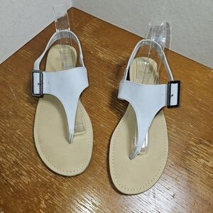 Simply Vera Vera Wang size 9.5 white sandals